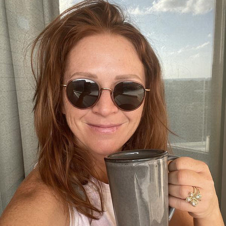 woman drinking coffee in baia