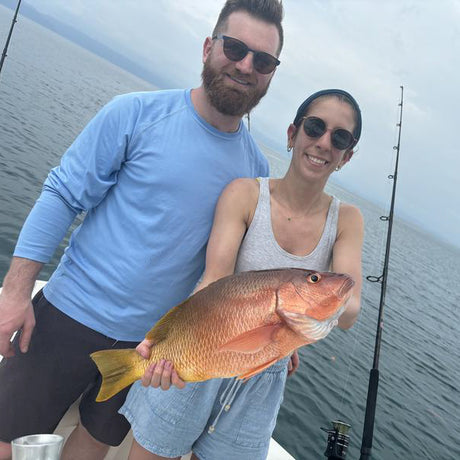 woman caught a fish in baia!