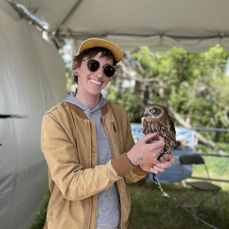 woman holding an owl in baia??