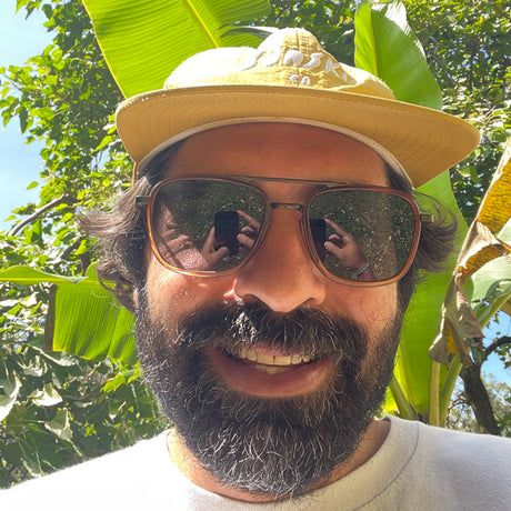 man in hat wearing estero