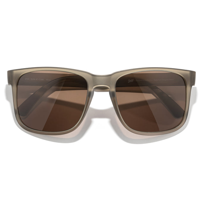 Kiva - Cola Amber - Sunglasses with brown lenses and a beige frame on a white background