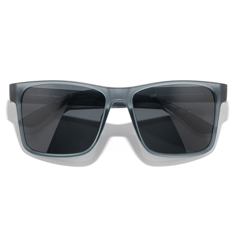 Puerto - Navy Slate - Sunglasses with gray frame and dark lenses on a white background
