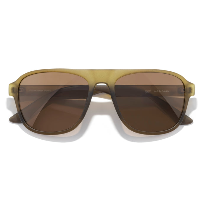 Shoreline - Olive Amber - Sunglasses with brown lenses and gold frame on a white background