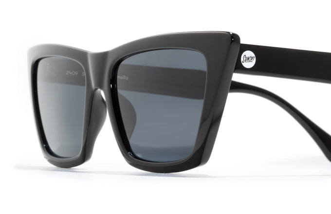 sunski fiorella black slate close up three quarter angle